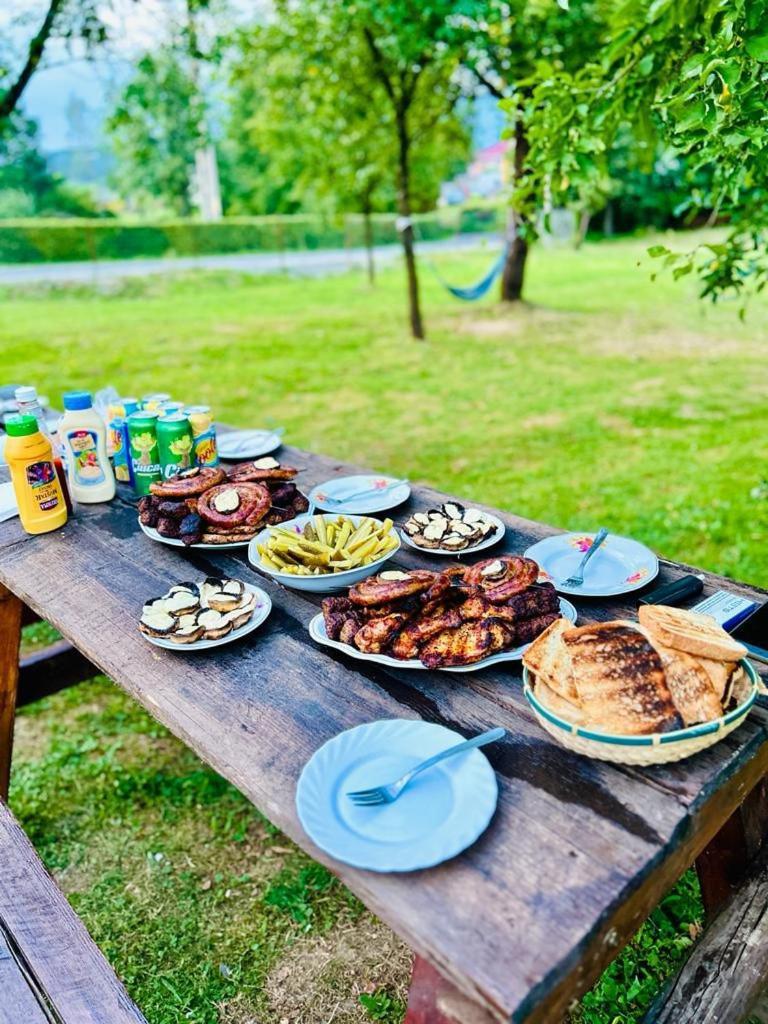Pensiunea Rnb Maramures Surdesti  Екстериор снимка